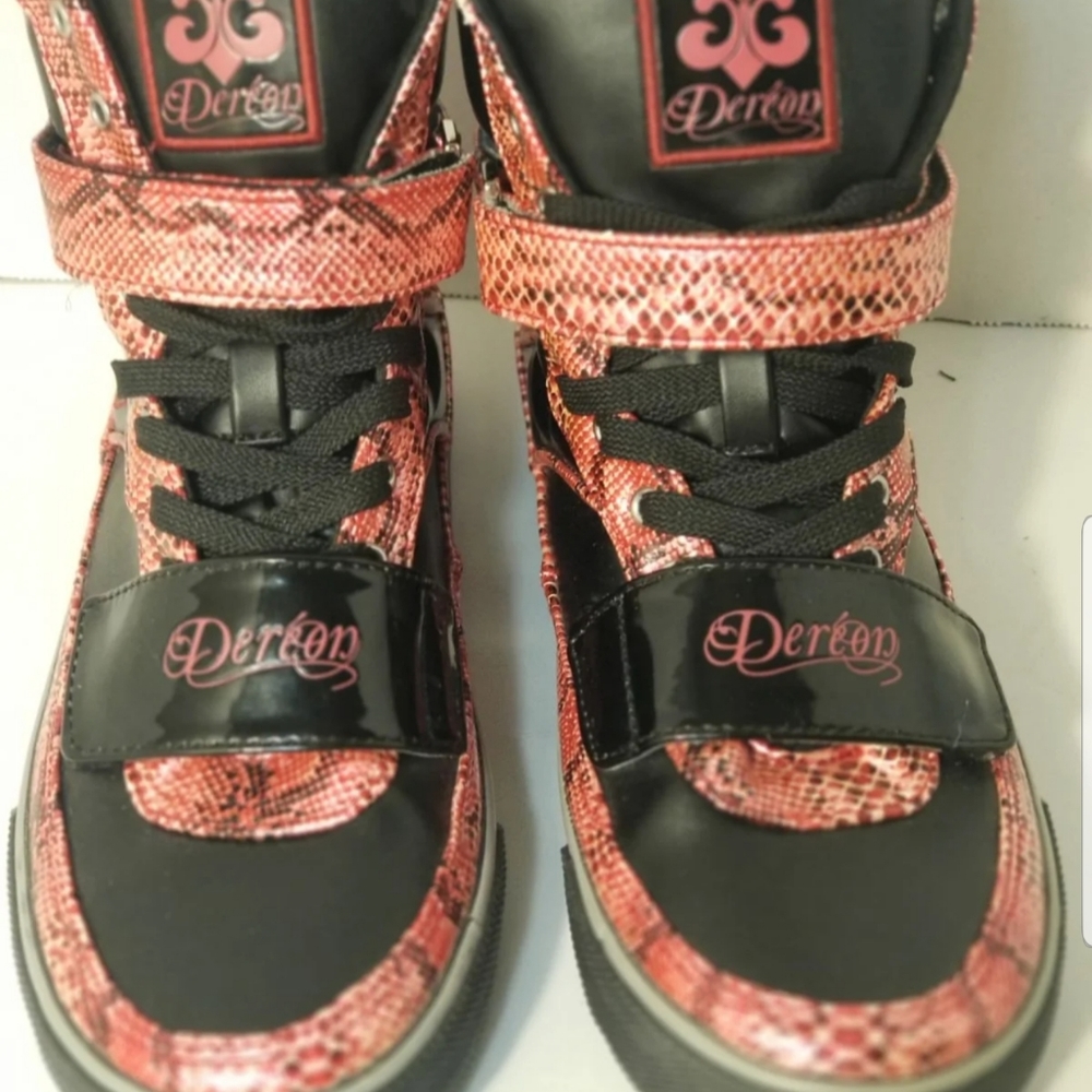 Dereon  Sneakers Size 7...These shoes have a few s - Picture 2 of 12